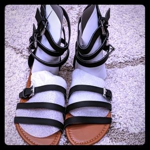 QQ girls New size 4 black gladiator sandals